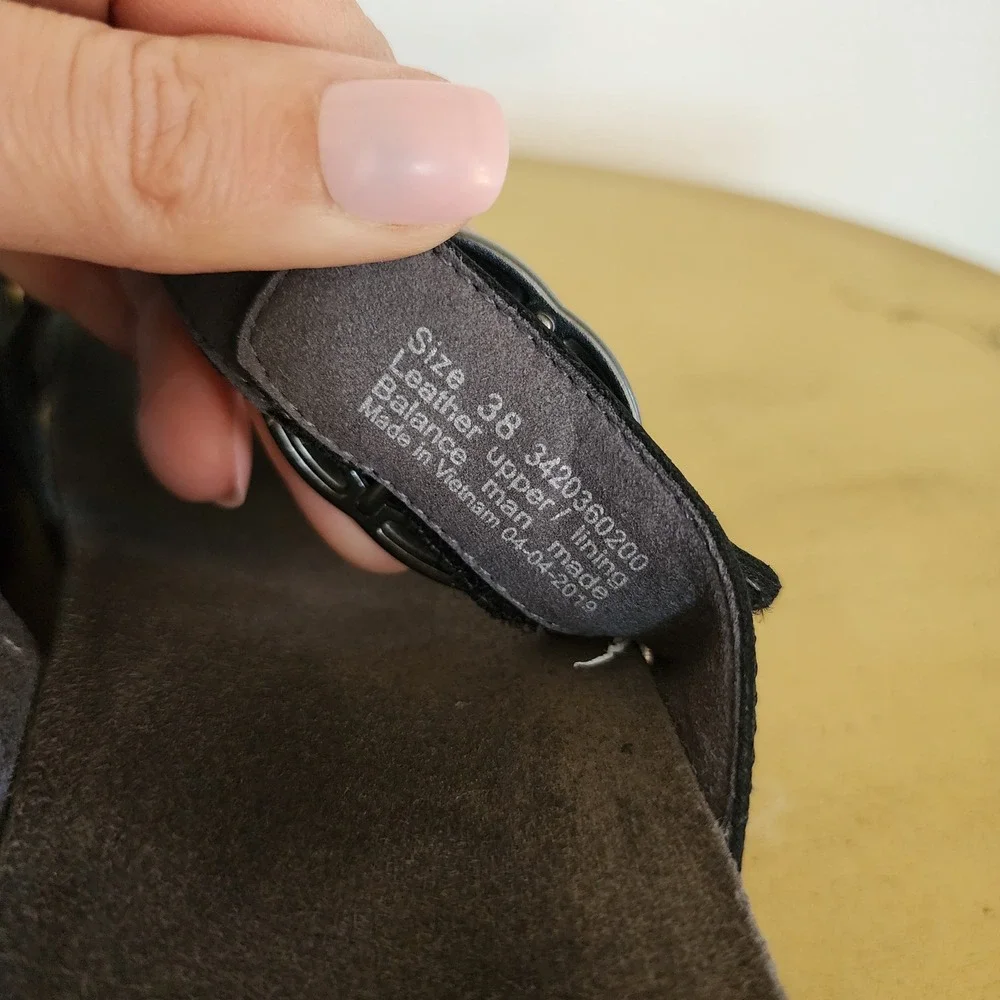 Dansko EU 38 US 7.5 to 8 Black‎ Leather Wedge Buckle Sandals Casual Minimalist